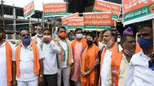  డల్లాస్ నగరమా వరంగల్ ... గుంతల రోడ్లకు పుష్పాభిషేకం చేసి బీజేపీ వినూత్న నిరసన !!