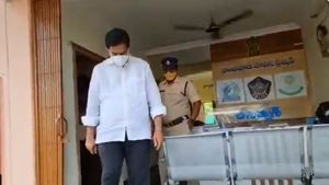 మైలవరం కోర్టులో దేవినేని ఉమను హాజరుపర్చిన పోలీసులు-భారీ భద్రత మధ్య 