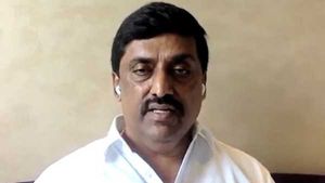చిత్తూరులో రూ.400 కోట్ల భూ కుంభకోణం... వైసీపీ నేతలపై నల్లారి కిశోర్ సంచలన ఆరోపణలు... 