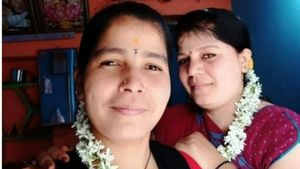 Sisters: భర్తలతో అందమైన అక్కాచెల్లి విడాకులు, ఊరి బయట ఇంట్లో సిస్టర్స్ ను చంపేసి ! 