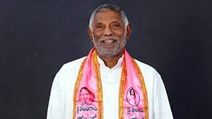 టీఆర్ఎస్ ఎమ్మెల్యేకు కరోనా పాజిటివ్... నలుగురు కుటుంబ సభ్యులకూ... ప్రస్తుతం హోం క్వారెంటైన్‌లో