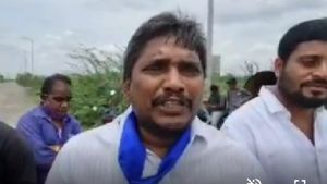 వైసీపీ ఎమ్మెల్యే ఆర్కేకు దళిత రైతుల సెగ-అసైన్డ్ స్కాంలోకి రాగడంపై నిరసనలు
