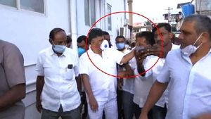  viral video: చనువిస్తే చేయేస్తావా? -కర్ణాటక బాలయ్య డీకే శివకుమార్ ఉగ్రం -రౌడీవంటూ బీజేపీ ఫైర్