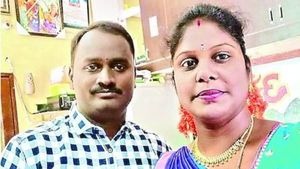 కరోనా విషాదం: సోషల్ మీడియాతో వీడియో పోస్టు చేసి స్కూల్ యాజమాన్య దంపతులు ఆత్మహత్య