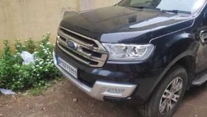 విజయవాడలో హైఎండ్ కారులో వ్యక్తి మృతదేహం: హత్యా? ఆత్మహత్యా?, అతనో కంపెనీ యజమాని