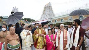 శ్రీవారిని దర్శించుకున్న లోక్‌సభ స్పీకర్ ఓంబిర్లా: స్వాగతం పలికిన టీటీడీ ఛైర్మన్, వైసీపీ ఎంపీలు