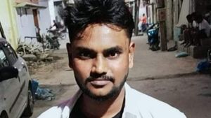 Cinema shooting: గాల్లోకి ఎగిరిన ఫైటర్, హైటెన్షన్ విద్యుత్ షాక్ తో ప్రాణం పోయింది, స్టార్ హీరో ! 