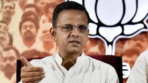   మహిళతో అసభ్యంగా,అశ్లీలంగా-అడ్డంగా దొరికిన బీజేపీ నేత-సొంత పార్టీ నేత స్టింగ్ ఆపరేషన్..