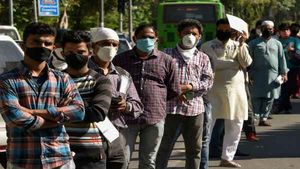  IT Hub: పండగ టైమ్ లో బంపర్ ఆఫర్, మాస్క్ లేకుంటే రూ. 250, దూరిదూరి మాట్లాడితే రూ. 250, దూలతీరింది ! 