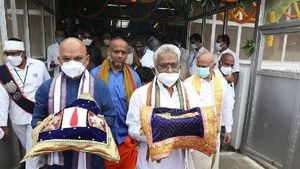  నవనీత సేవ స్టార్ట్.. ఎలక్ట్రిక్ బస్సులు కూడా, టీటీడీ చైర్మన్ వైవీ సుబ్బారెడ్డి