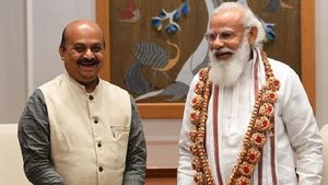 Shock: యడియూరప్పకు షాక్ ఇచ్చిన బీజేపీ, కొడుక్కి డీసీఎం కాదు కదా మంత్రి పదవి కూడా గోవిందా ! 