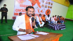  రాష్ట్రవ్యాప్తంగా అమలు చేయాలి.. దళితబంధుపై రఘునందన్ రావు