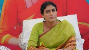 ఆఫ్ఘన్‌లో తాలిబన్లు.. తెలంగాణలో కల్వకుంట్ల ఫ్యామిలీ: షర్మిల విసుర్లు