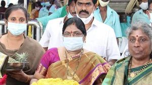 Festival: వరలక్ష్మి వ్రతం, తిరుచానూరు అమ్మవారి సన్నిధిలో మొదలైన వేడుకలు, ఆన్ లైన్ లో ! 