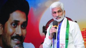 బ్రిటన్ డిప్యూటీ హై కమిషనర్ వ్యాఖ్యలు గుర్తు చేసి, విశాఖ మునగదు, పిల్లి శాపాలకు ఉట్లు తెగవన్న సాయిరెడ్డి 