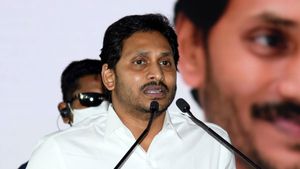 మూడు రాజధానులకు దూరంగా జగన్..!! స్వాతంత్ర్య దినోత్సవం నాడు : ఆ నిర్ణయం వెనుక..!!
