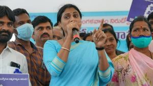 ఉపాధి పేరుతో నయవంచన.. పెద్ద దొర, చిన్న దొర అంటూ, షర్మిల విసుర్లు