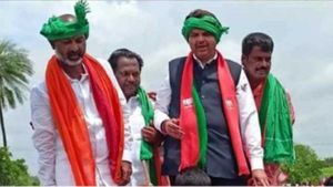  కేసీఆర్ ఫాంహౌస్‌లో ఏం చేస్తారో తెలుసా: దేవేంద్ర ఫడ్నవీస్ ఫైర్, ఏకిపారేసిన బండి సంజయ్   