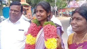 ఎవరీ అశ్విని: 3 దశాబ్దాల తరువాత చంద్రబాబు కుప్పం కోటను కుప్పకూల్చిన 23 ఏళ్ల యువతి