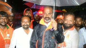  కేటీఆర్ జైలుకే.. కేసీఆర్ బ్రోకర్‌లా..: తాలిబన్లు, రజాకార్లంటూ బండి సంజయ్ తీవ్ర విమర్శలు