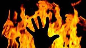 వరంగల్‌లో దారుణం... చిట్టీ డబ్బులు అడిగిన దంపతులపై పెట్రోల్ పోసి నిప్పంటించిన చిట్ ఫండ్ ఏజెంట్ భార్య