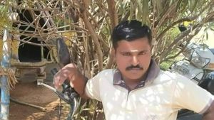 Illegal affair: భార్య కామానికి ఫ్యామిలీ మొత్తం బలి, వీడియో తీసి షేర్ చేసిన భర్త, తోటలో ! 