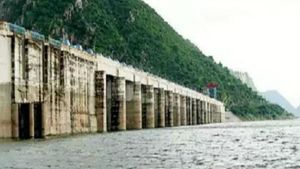 సైదాబాద్ హత్యాచార ఘటన : చిన్నారి అస్థికలను కృష్ణా నదిలో కలిపిన తల్లిదండ్రులు 