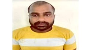 Cheating: ఫేస్ బుక్ లో అమ్మాయిలు, ఆంటీలకు వల, కోరియర్ లోనే బంగారు, క్యాష్ లాక్కున్న కేటుగాడు ! 