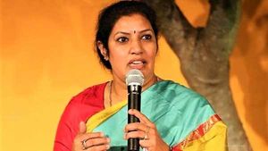 విశాఖ స్టీల్ ప్లాంట్ ఎక్కడికీ వెళ్ళదు .. స్టీల్ ప్లాంట్ పై, జగన్ పాలనపై పురంధరేశ్వరి ఆసక్తికర వ్యాఖ్యలు !!