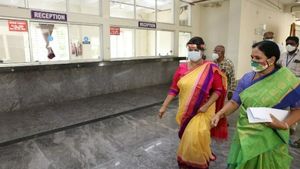 Tirupati: కోవిడ్ కేర్ సెంటర్లలో జేఈవో భార్గవి ఆకస్మిక తనిఖీలు, అవసరానికి మించి సిబ్బంది, ఆరా ! 