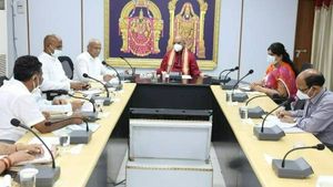 TTD: తిరుమలలో బసచేసే భక్తులు  సంతృప్తిగా ఉండాలి, టోల్ ఫ్రీనెంబర్ తో పరిష్కారం, స్మార్ట్ కార్డులు, ఈవో ! 