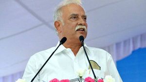 వారికి జైలంటే చాలా ఇష్టమేమో: విజయసాయి రెడ్డికి అశోక్ గజపతిరాజు స్ట్రాంగ్ కౌంటర్