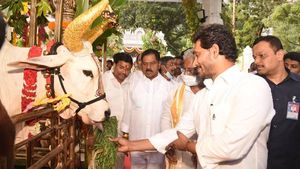 Tirupati: అలిపిరిలో సప్తగోప్రదక్షిణ మందిరం ప్రారంభించిన సీఎం జగన్, కాలినడక భక్తుల కోసం ! 