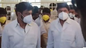 హిందూపురంలో ఎమ్మెల్యే బాలకృష్ణ హంగామా; ప్రభుత్వాసుపత్రిలో ఆకస్మిక తనిఖీలు, వైద్యుల తీరుపై అసంతృప్తి