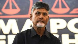 దాడుల వెనుక భారీ కుట్ర - సీఎం రాష్ట్రాన్ని ధ్వంసం చేసారు : రఘురామను కొట్టించారు - చంద్రబాబు దీక్ష..!! 