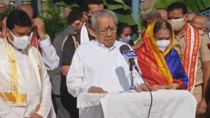 ఇంద్రకీలాద్రిపై దసరా శరన్నవరాత్రులు ప్రారంభం-తొలిరోజు గవర్నర్, మంత్రుల దర్శనాలు