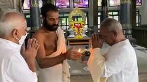 పునీత్ ఆత్మకు సద్గతి కోసం అరుణాచలం రమణ మహర్షి ఆశ్రమంలో ఇళయరాజా మోక్షదీపం  
