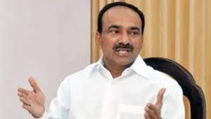 సీఎం సీటు కోసం కేటీఆర్, హరీశ్ రావు పోటీ పడ్డారు: మంత్రి పదవి తనవల్లేనంటూ  ఈటల రాజేందర్