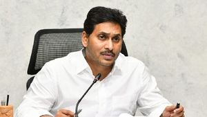 సీఎం జగన్ రియాక్షన్ : ఓర్వలేకనే టీడీపీ బూతులు - తట్టుకోలేక అభిమానులు ఆవేశంతో..!!
