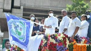 జగనన్న స్వచ్ఛ సంకల్పం ప్రారంభం-రోడ్లపైకి 4097 చెత్త తరలింపు వాహనాలు-చివర్లో అపశ్రుతి