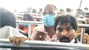జగన్‌జీ! భక్తులు శాపనార్థాలు పెడుతున్నారు: కనకదర్గమ్మ సన్నిధిలో అలాంటి నినాదాలు: సోము ఫైర్