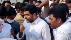 చంద్రబాబును తిడితే ఏపీకే బీపీ-మాట్లాడుకుందాం రా- జగన్ కు లోకేష్ సవాల్ 