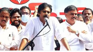  పవన్ కొత్త నినాదం -కాపులు పెద్దన్న పాత్ర వహించాలి : రాజ్యాధికారం సాధించాలి- టీడీపీ సత్తా సరిపోకనే..!!