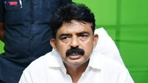 ఏపీలో కేసీఆర్ పార్టీ పెట్టాలి- మా కోరికా అదే : జగన్ అప్పుడే చెప్పారు - పేర్ని నాని..!!