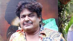 Villain: చిరంజీవి, రజనీకాంత్ విలన్ ఇంటికి సీల్ వేసిన అధికారులు, నిజజీవితంలో కబ్జాలు చేసి !  