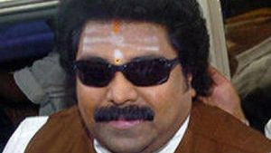 Relax: జైలు నుంచి విడుదలైన జయలలిత మాజీ దత్తపుత్రుడు, ఈరోజే శశికళ అక్కడ ఎందుకు ?, లింక్ ! 