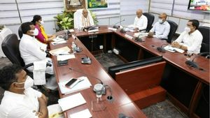 TTD: శ్రీవారి బ్రహ్మోత్సవాలు, పట్టు వస్త్రాలు సమర్పించనున్న సీఎం జగన్, కోవిడ్ నియమాలు, టీటీడీ ఈవో ! 