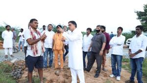 అప్పుడు ముద్దుల వర్షం కురిపించారు.!ఇప్పుడు తుపాను వచ్చినా తొంగి చూడలేదు.!సీఎంపై జనసేన ఫైర్.!