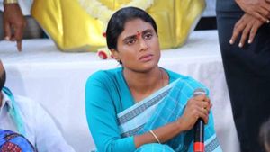 తొలి సంతకం నోటిఫికేషన్లపైనే.. మద్దతు ధర కల్పిస్తాం: షర్మిల 