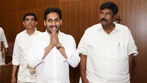 తీర్మానం వెనక్కి తీసుకుంటున్నాం! మండలిని రద్దు చేయకండి ప్లీజ్.!కేంద్రానికి సీఎం జగన్ నివేదన.!